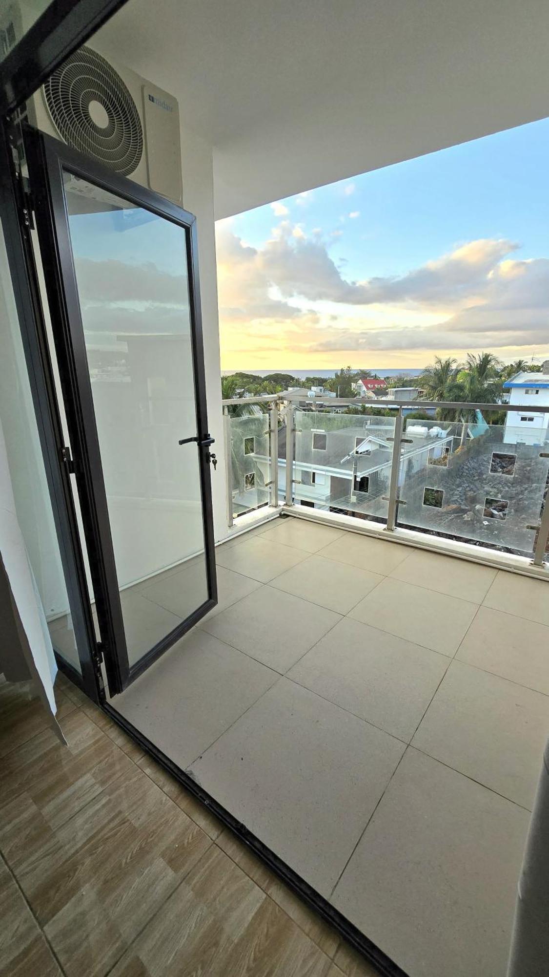 Luxury Penthouse With Infinity Pool & Stunning Sea View Apartment Flic en Flac Ngoại thất bức ảnh